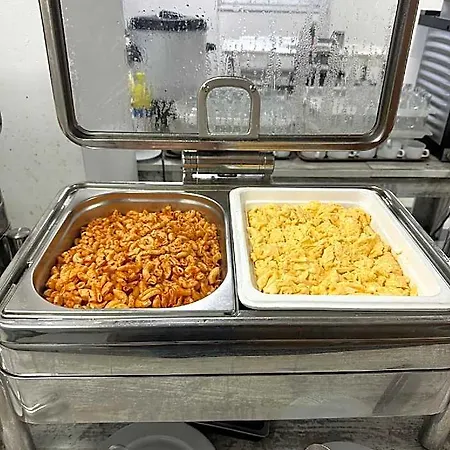 Free Parking, Free Breakfast, Only 15 Min Downtown 3* Budapešť