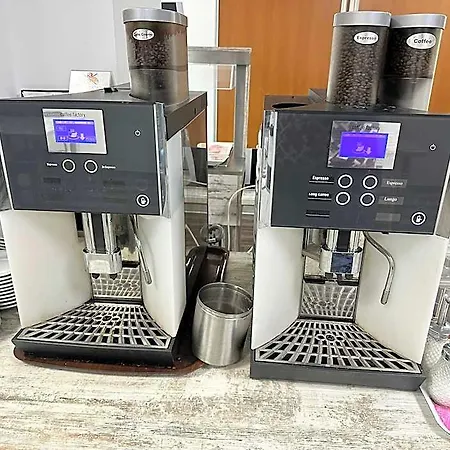 Free Parking, Free Breakfast, Only 15 Min Downtown 3*