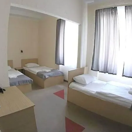 Free Parking, Free Breakfast, Only 15 Min Downtown Budapešť