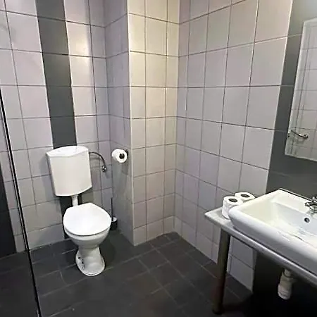 Free Parking, Free Breakfast, Only 15 Min Downtown 3*