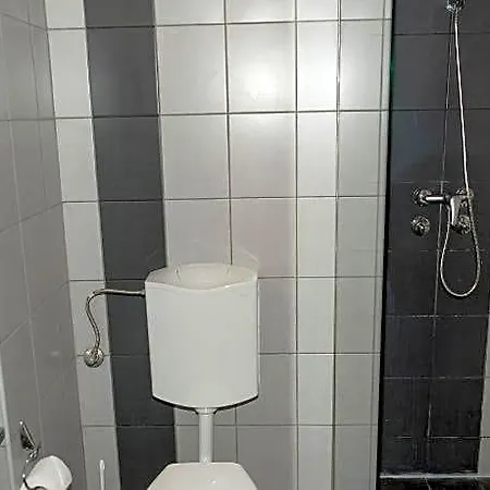 Free Parking, Free Breakfast, Only 15 Min Downtown Budapest