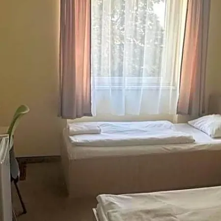 Free Parking, Free Breakfast, Only 15 Min Downtown