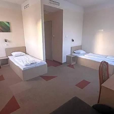 Free Parking, Free Breakfast, Only 15 Min Downtown Szálloda Budapest