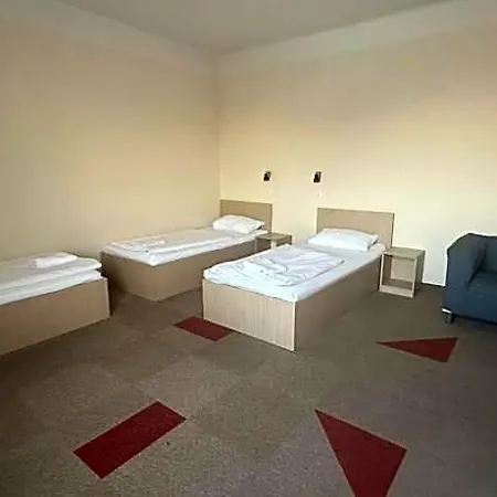 Free Parking, Free Breakfast, Only 15 Min Downtown 3* 부다페스트